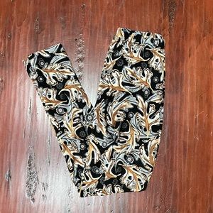 💜 5/$25 Agnes & Dora Leggings Black & Brown Leaf Print Size S/M